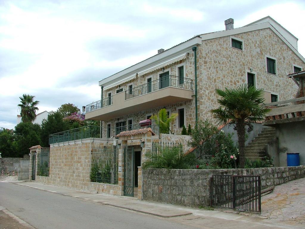 Apartment Tri Kiparisa Tivat Rum bild